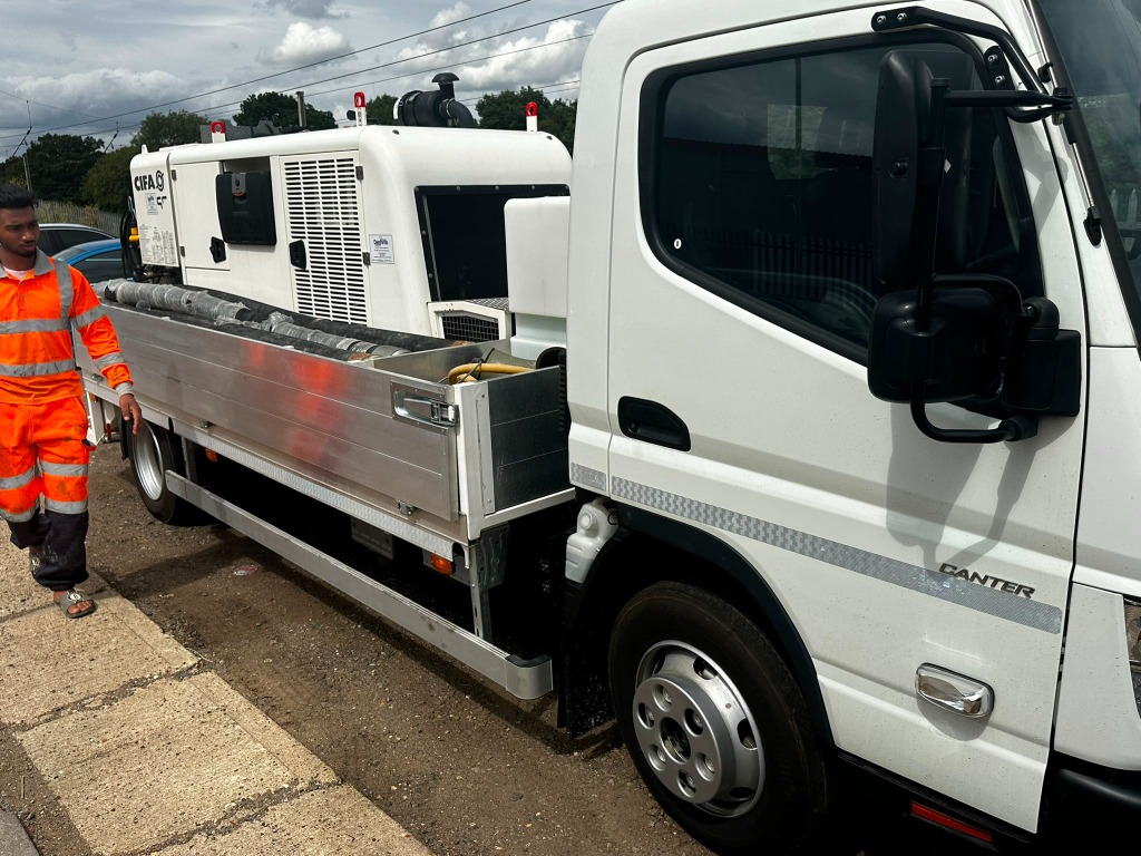 Mitsubishi Fuso Pump Cleanout & Hopper - Concrete Pump Hire Edgware